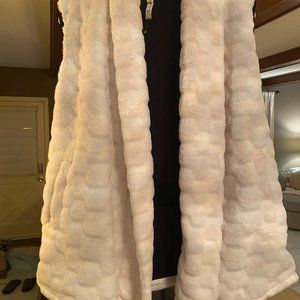 NWT (other) Lucy Women's White Ivory Faux Fur Ivory Vest. Size Large
